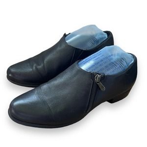 Munro Black Ankle Bootie Size 8 Side Zip Rubber Shock Absorbing Sole Low Heel